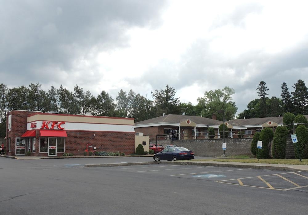 Econo Lodge Dewitt I-90 Exterior photo